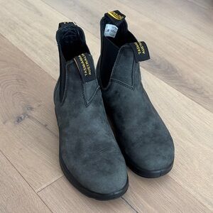 Blundstone Women’s ALL-TERRAIN #2055 in Rustic Black US 8.5